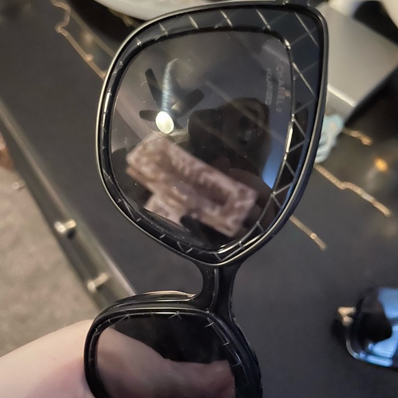 CHANEL 😎 CH4238A Black Polarized Sunnies - Picture 3 of 9